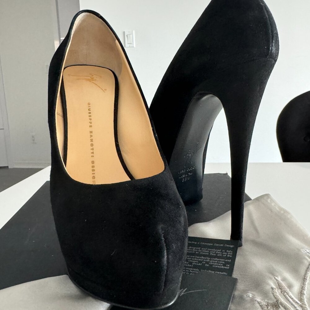 GIUSEPPE ZANOTTI  Eva Black Suede Pumps, size 38.5 - Picture 13 of 17